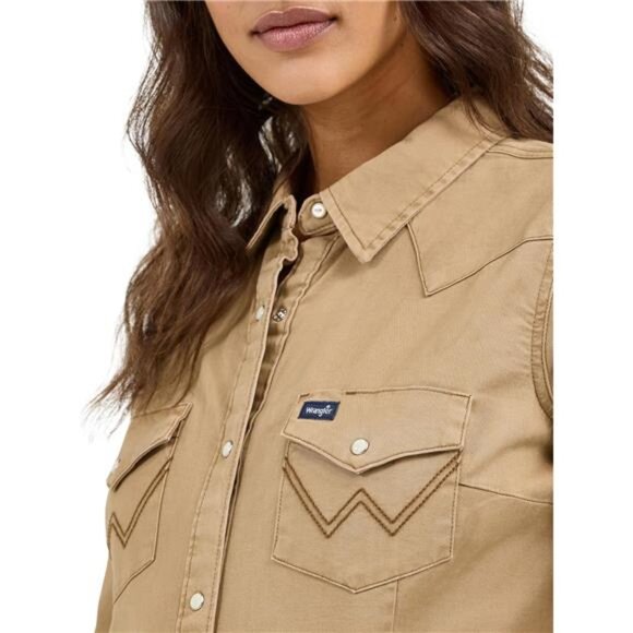 Women's Vintage Denim Snap Shirt - Picture 2 of 4